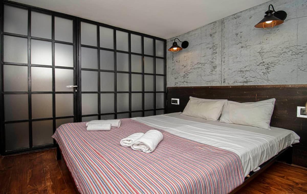 Tbilisi Heart Funky 1BR Apt - By Wehost