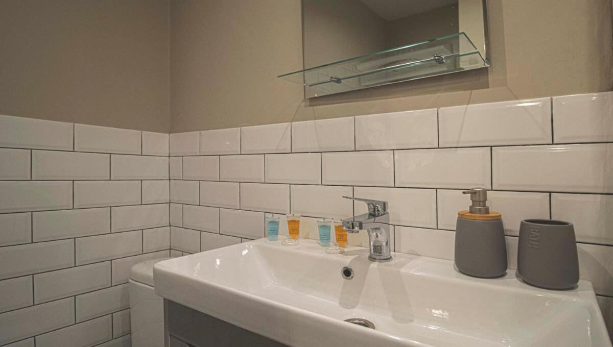 Charming 1BR Apartment In Vake view 4