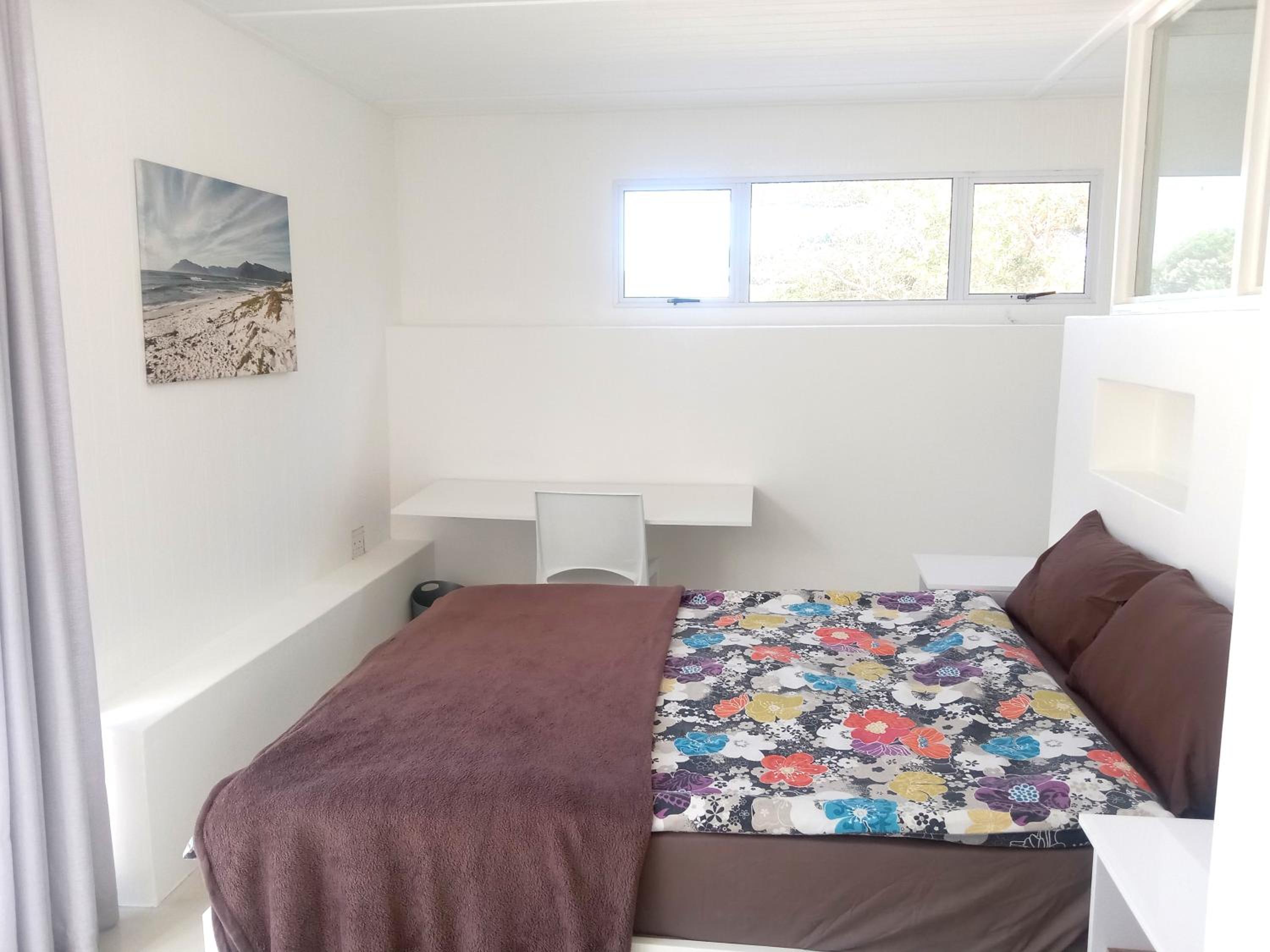 2 bedroom cottage walking distance to beaches