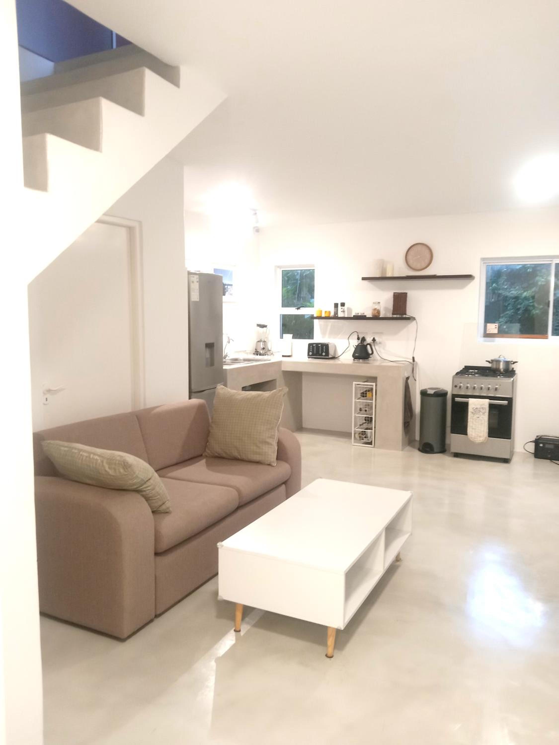 2 bedroom cottage walking distance to beaches
