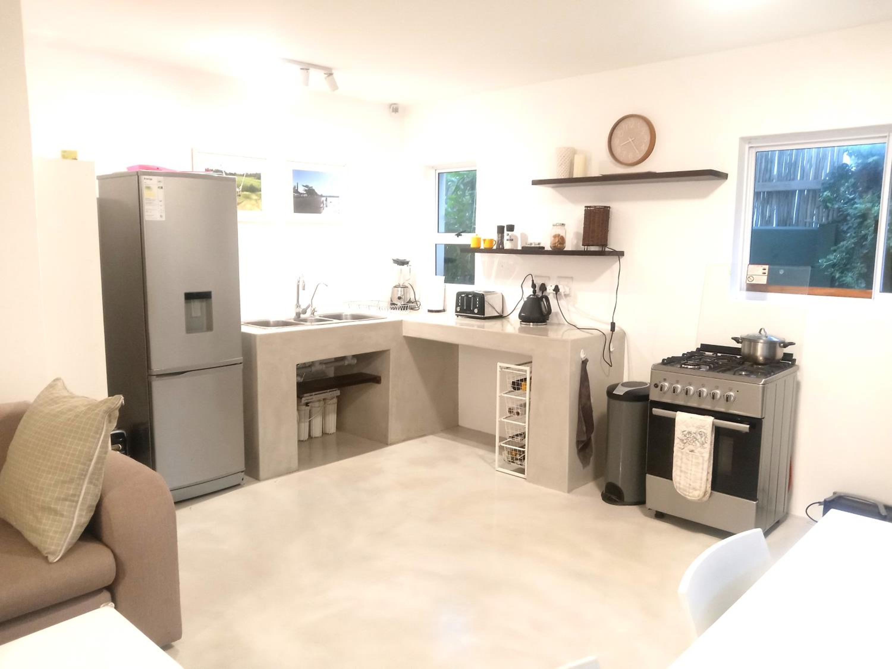 2 bedroom cottage walking distance to beaches