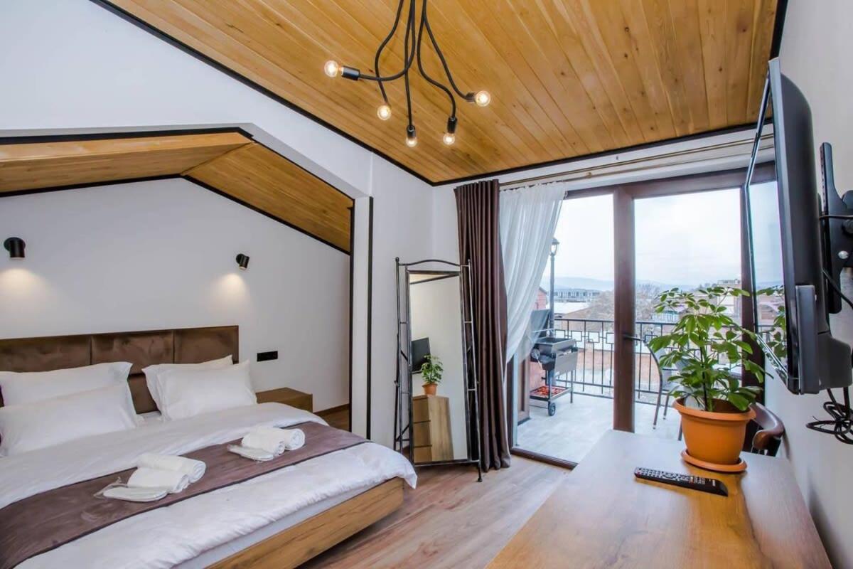2BR Apt w terrace & stunning views view 3