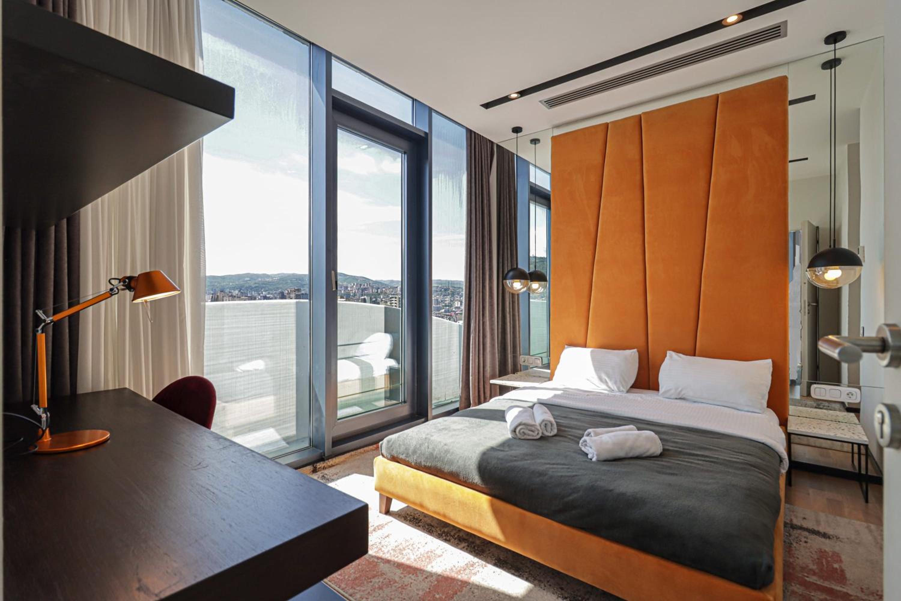 Luxury Hotel Apartment With Stunnig Views For 4 - by Wehost view 4