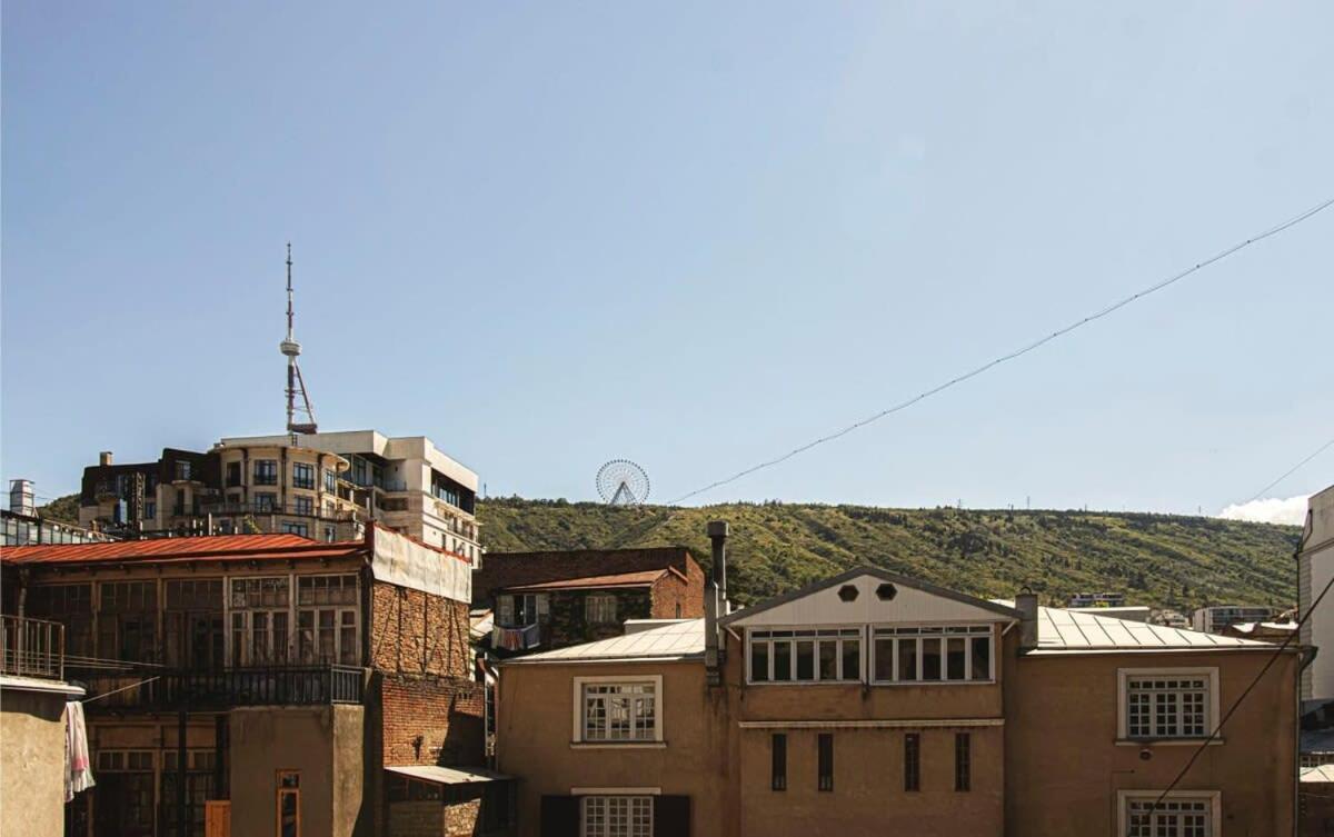 Modern Apartment Next to Stamba and Rooms