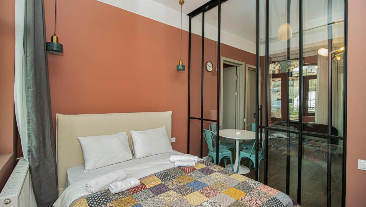 Stunning 2BR Apartment In Abanotubani- By Wehost view 3