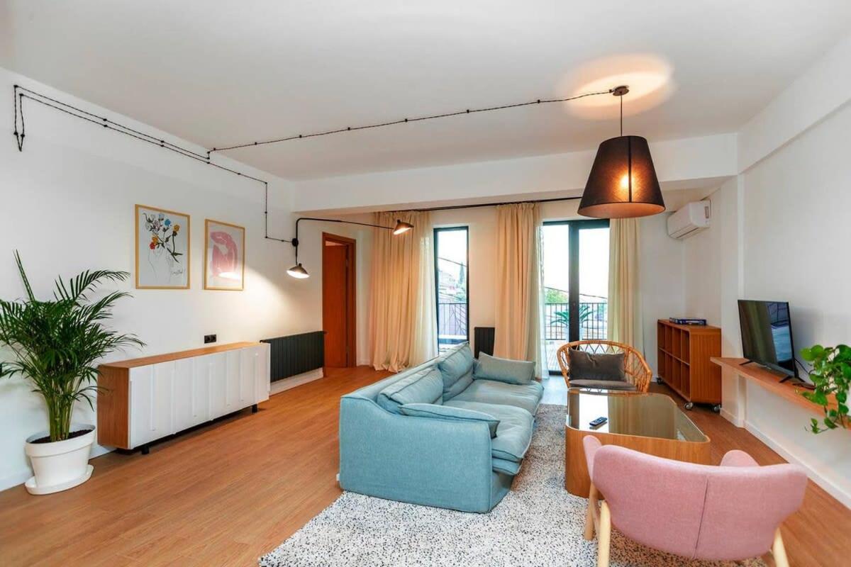 Stylish 2BR apt w huge terrace in Old Tbilisi view 2