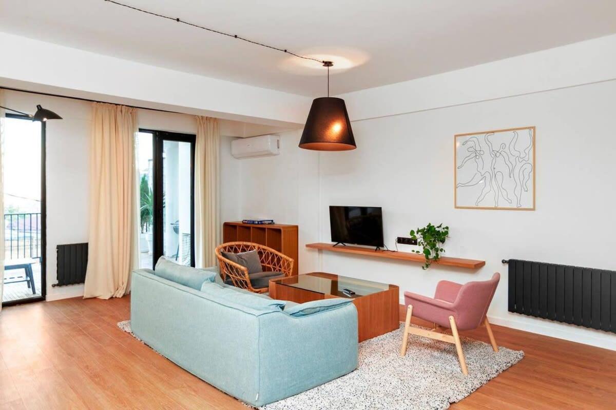 Stylish 2BR apt w huge terrace in Old Tbilisi view 4