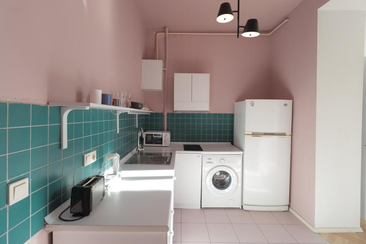 Cozy and Stylish Apt Next to Stamba and Rooms view 5