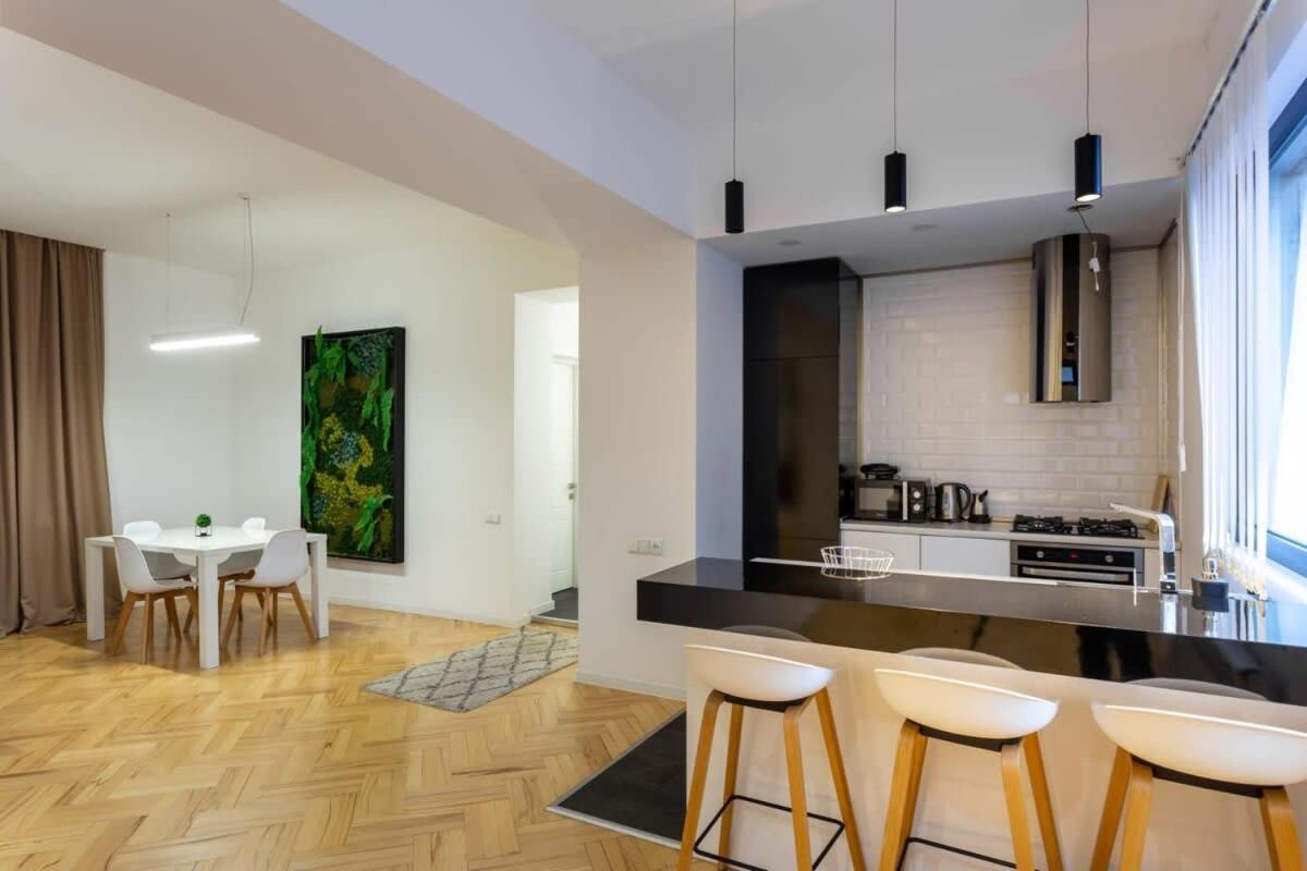 Super Cozy Stylish Apartment For 4 In Tbilisi view 3