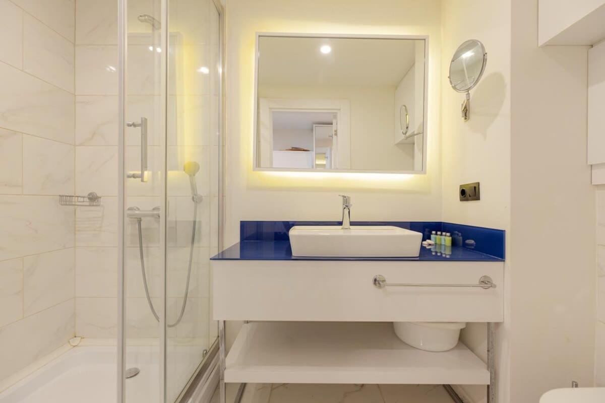 1BR Apt In New Batumi view 3