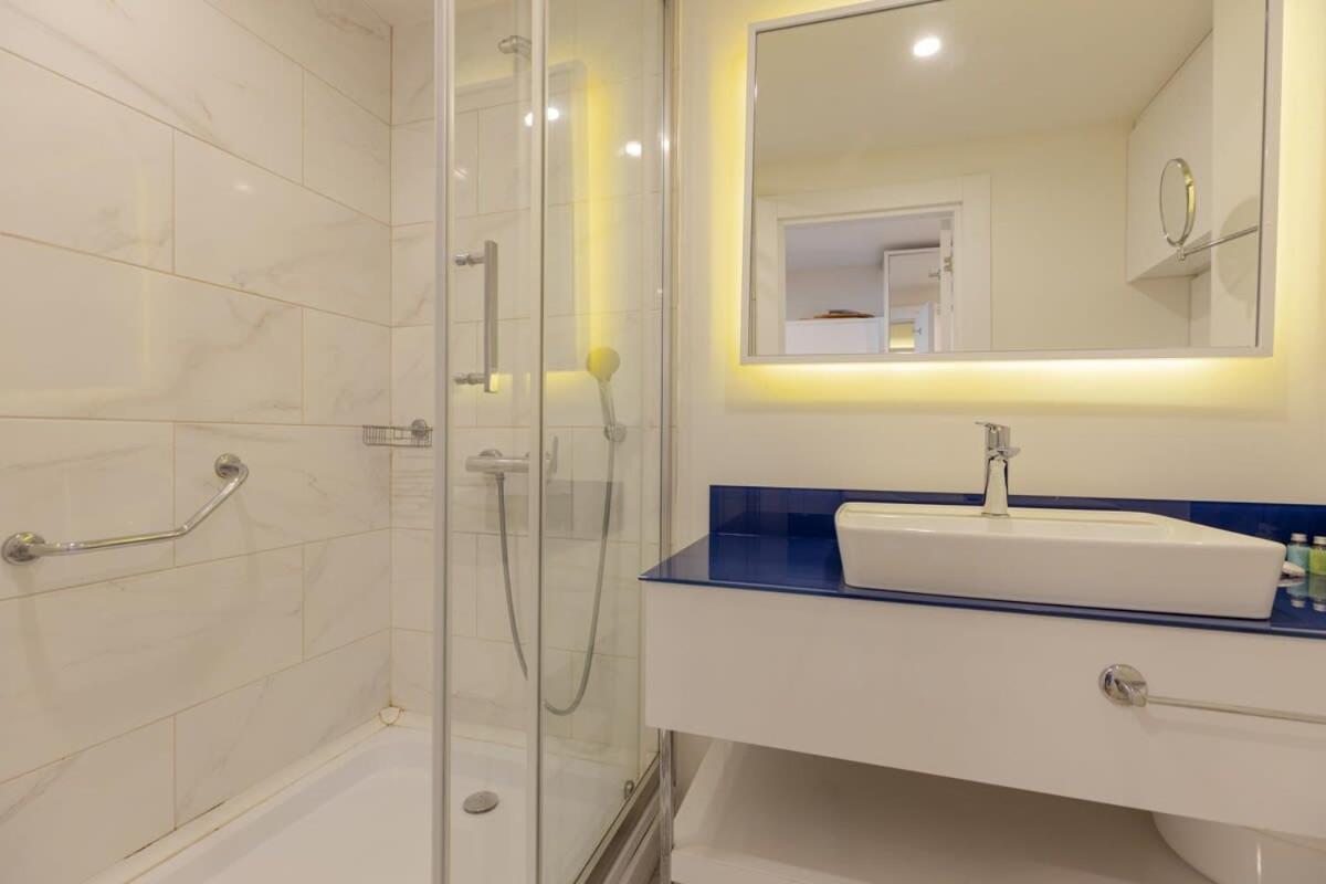 1BR Apt In New Batumi view 4