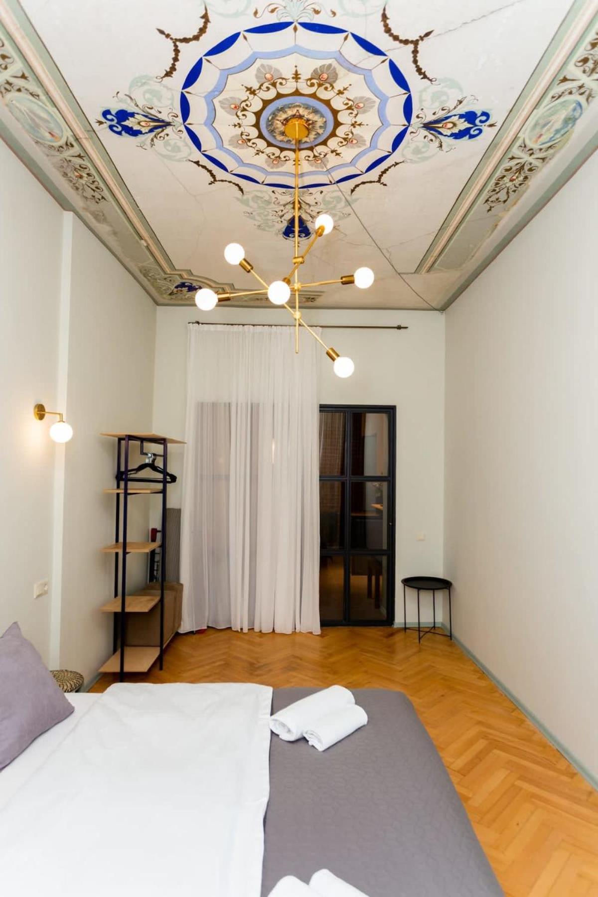 Historic Modern 1BR Apartment In The Centre view 2