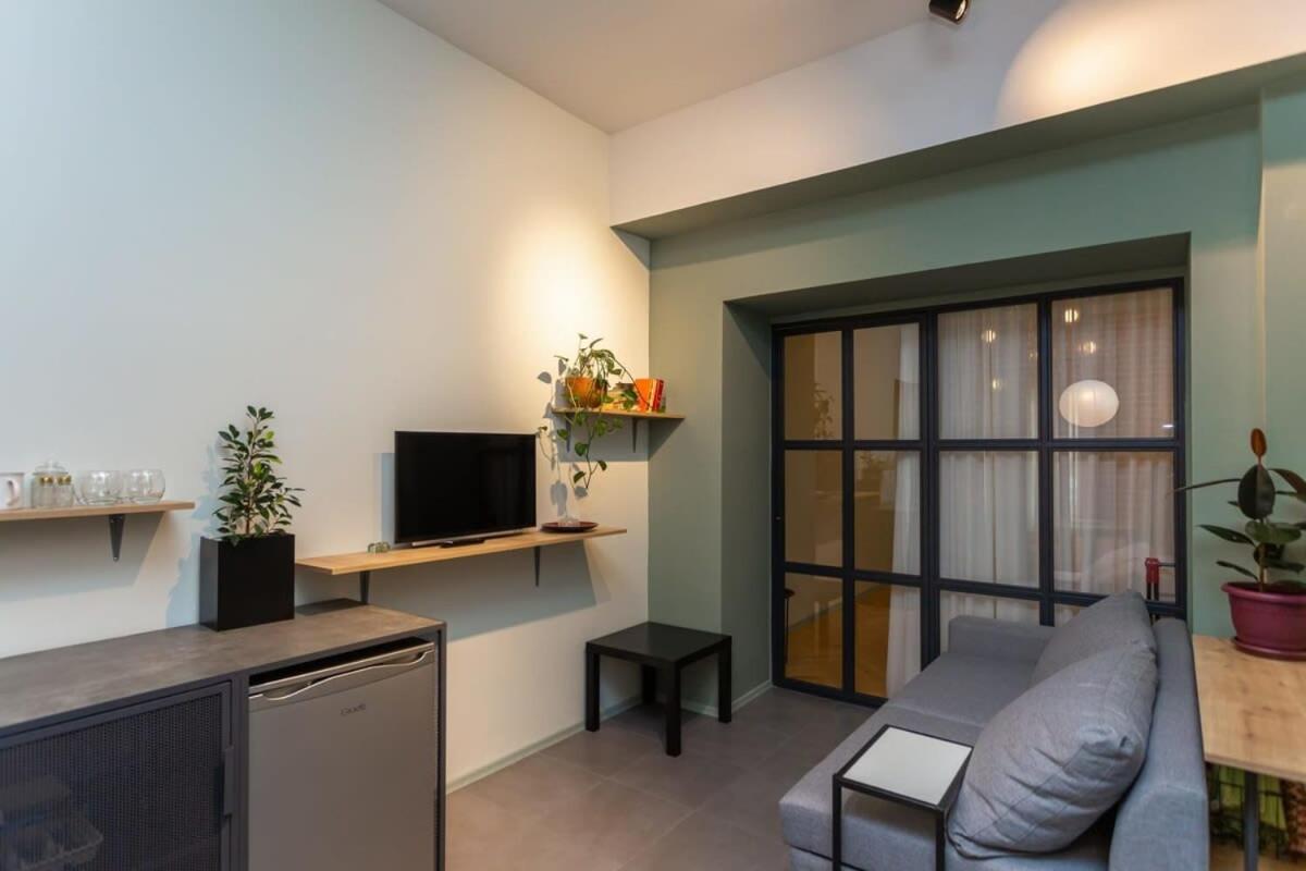Historic Modern 1BR Apartment In The Centre view 3