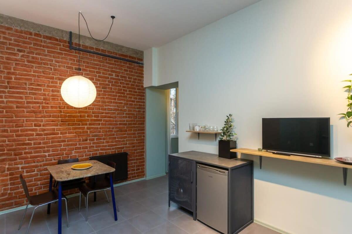 Historic Modern 1BR Apartment In The Centre view 5