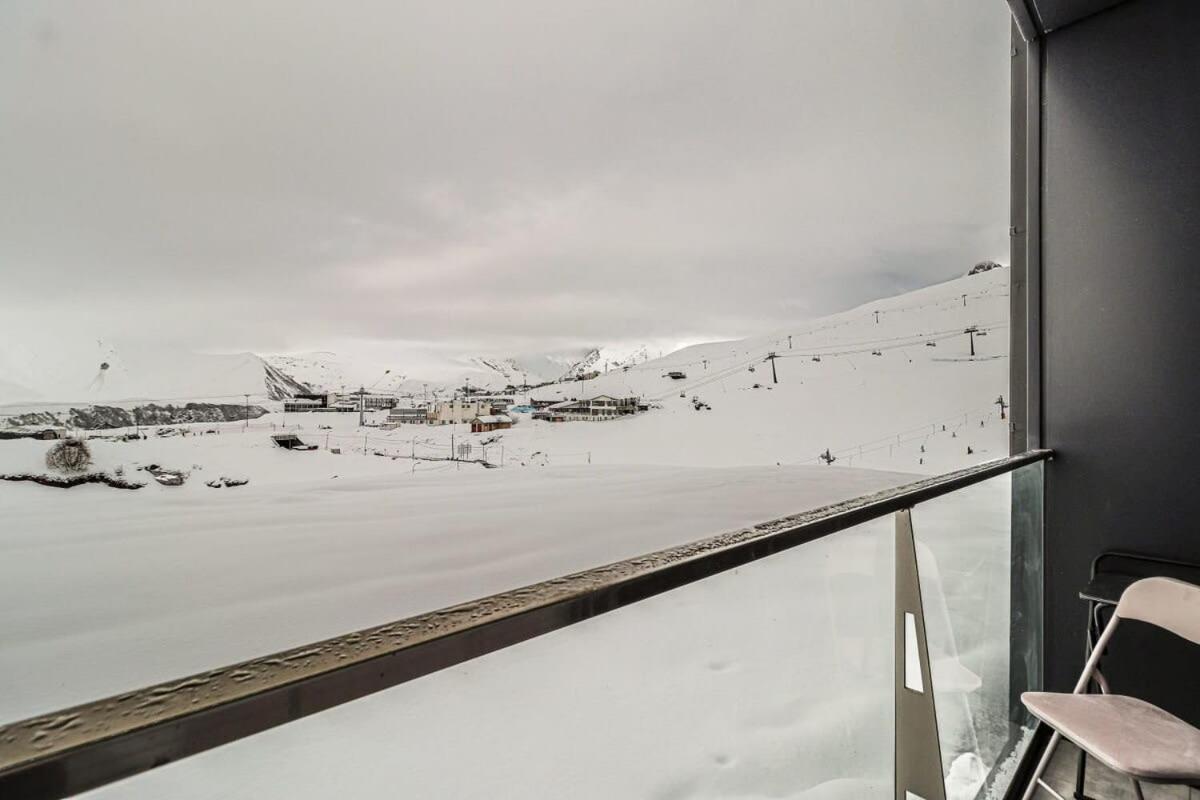 Stylish Ski in Out Apartment w Amazing views view 2