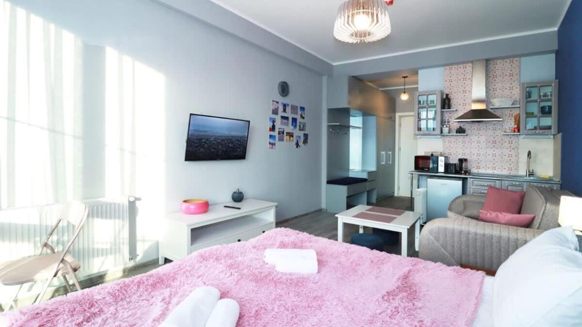 Stylish Ski in Out Apartment w Amazing views view 4