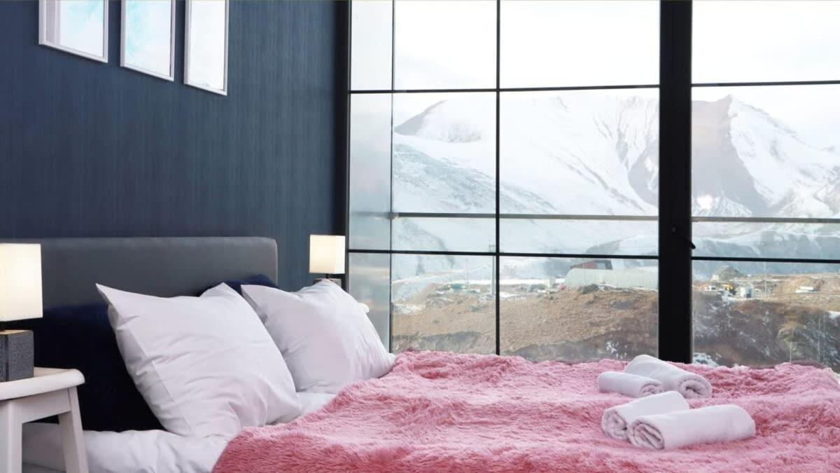 Stylish Ski in Out Apartment w Amazing views view 5