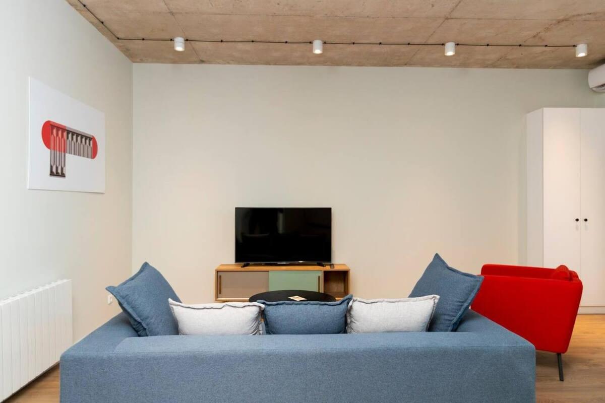 Stylish 2 BR 2 Balconies Apartment In Old Tbilisi view 3