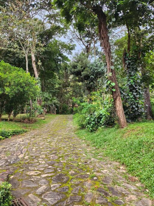Casa de campo condomínio retiro do chalé