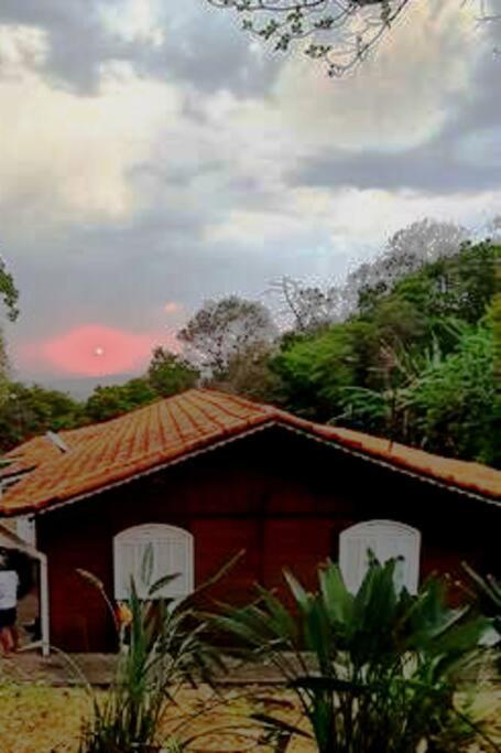 Casa de campo condomínio retiro do chalé