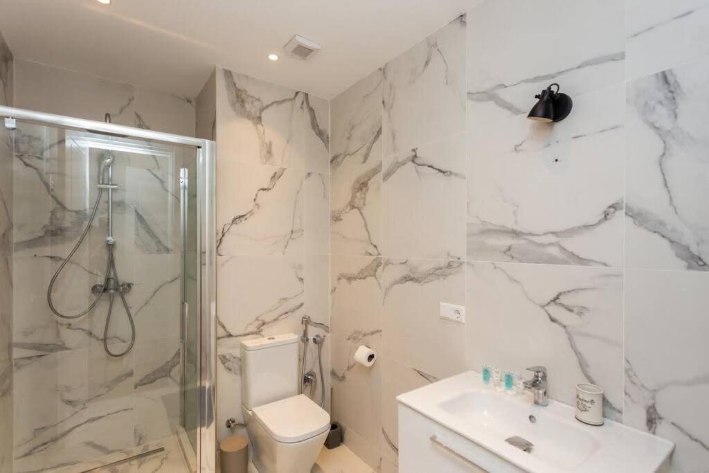 Stylish 2 BR Apartment on Chavchavadze Avenue