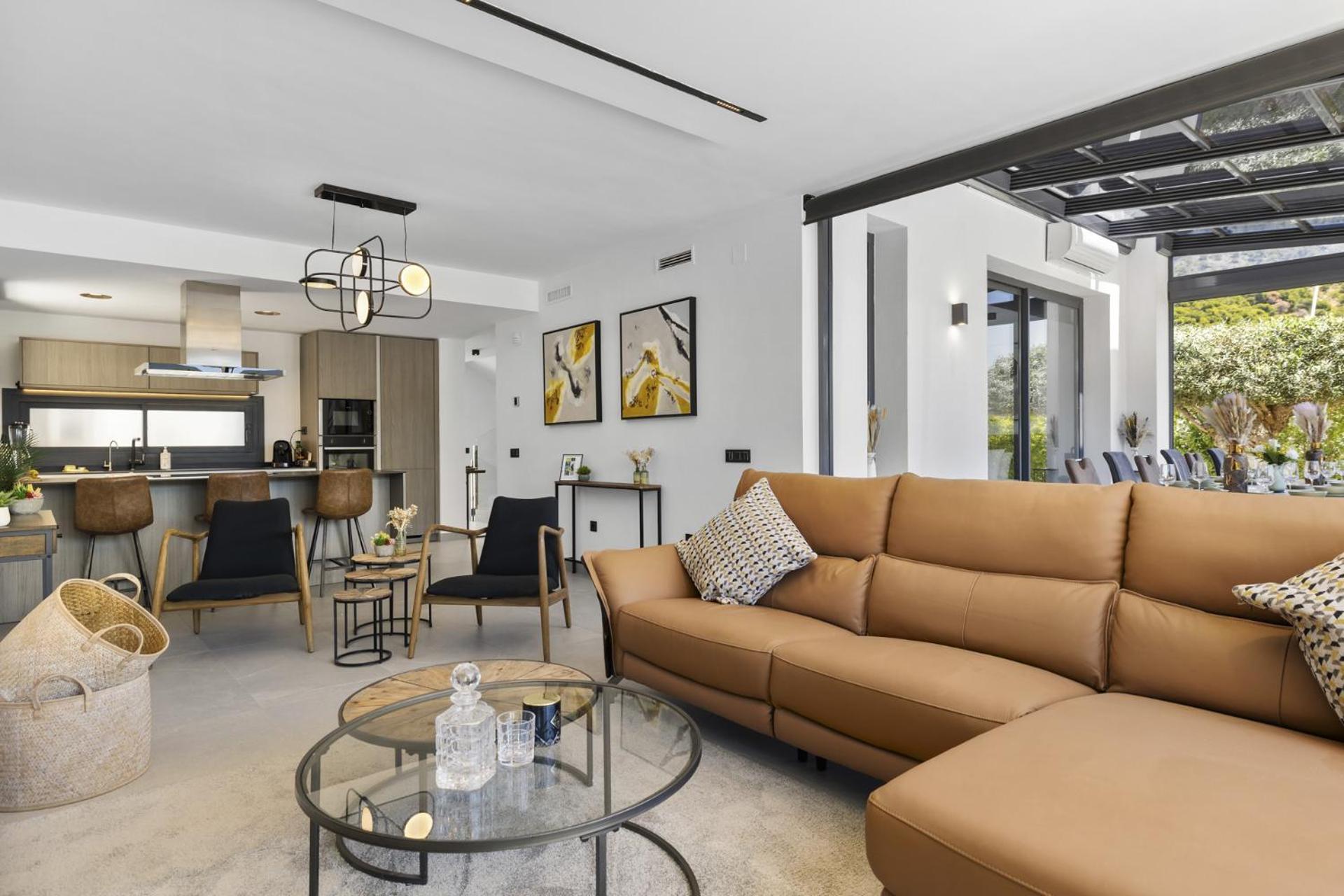 ViVi Homes - Villa Yara Pool, Sauna, Jacuzzi & Cinema