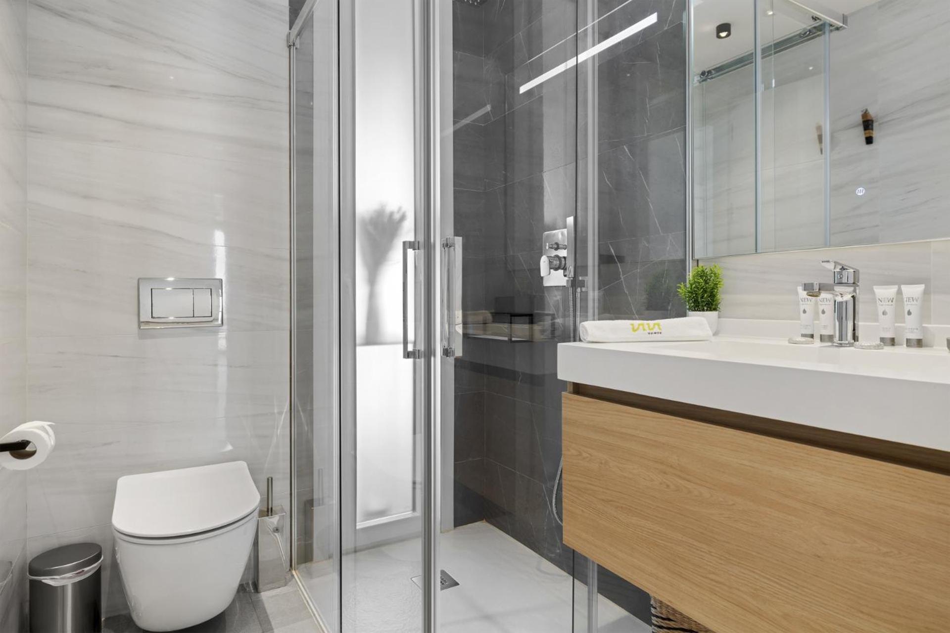 ViVi Homes - Villa Yara Pool, Sauna, Jacuzzi & Cinema