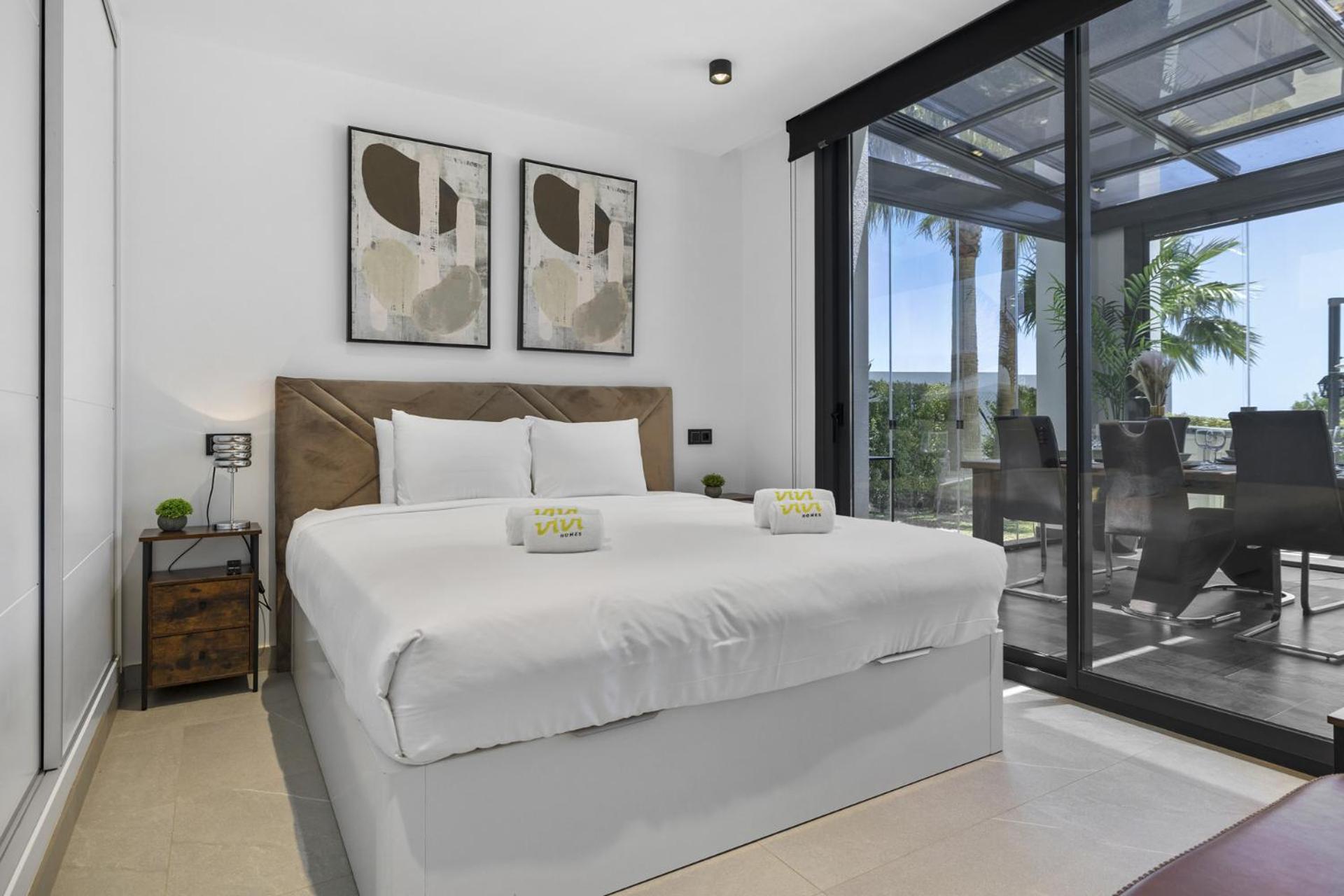 ViVi Homes - Villa Yara Pool, Sauna, Jacuzzi & Cinema