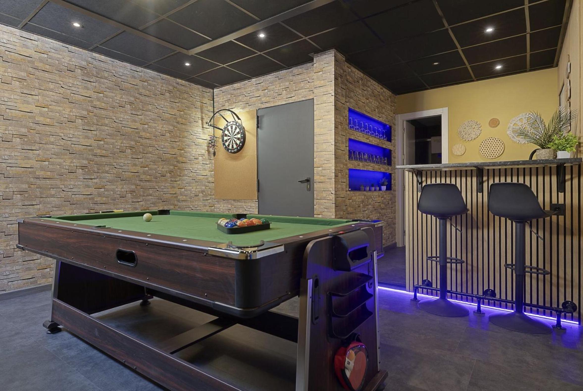ViVi Homes - Villa Yara Pool, Sauna, Jacuzzi & Cinema