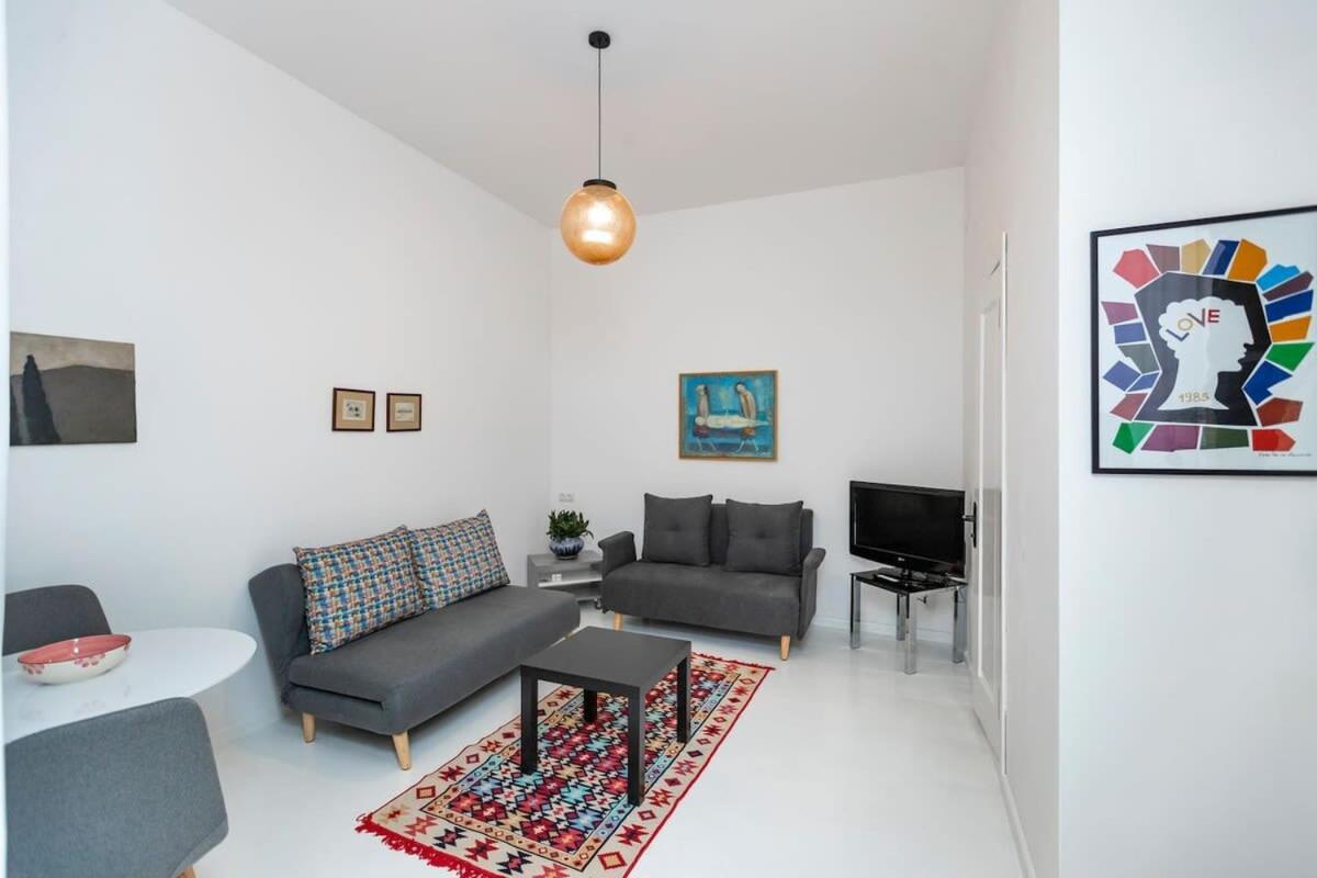 Cozy 1BR Apt In Heart of Old Tbilisi - By Wehost view 2