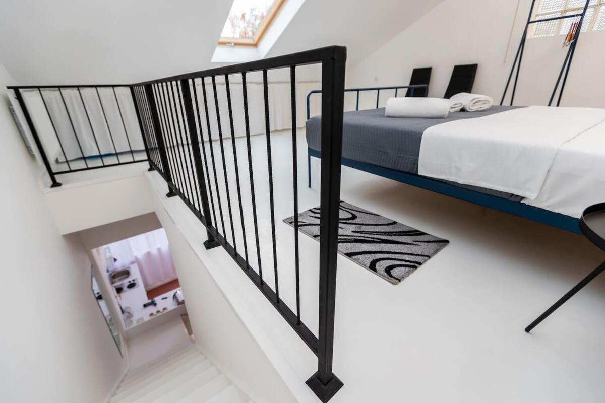 Cozy 1BR Apt In Heart of Old Tbilisi - By Wehost view 4