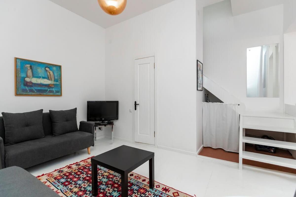 Cozy 1BR Apt In Heart of Old Tbilisi - By Wehost view 5