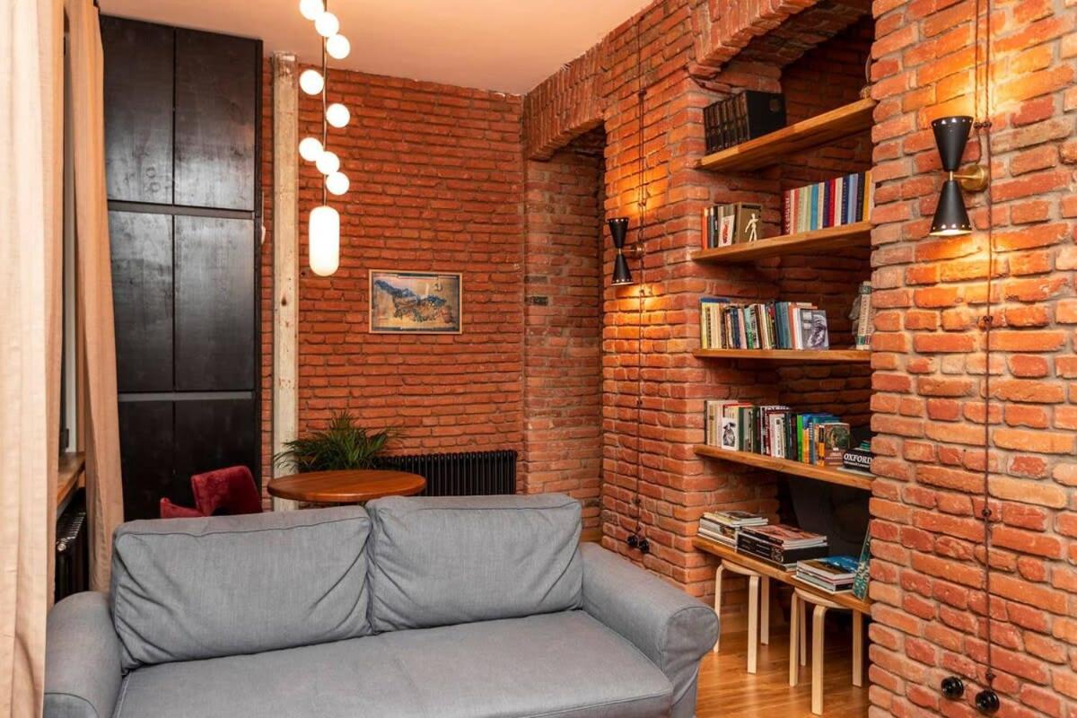 Stylish 1BR apt Close to Rustaveli Avenue view 3
