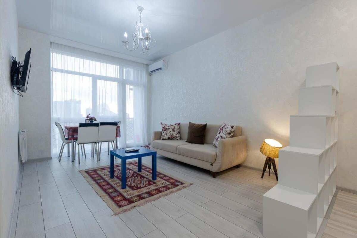 Cozy 1 BR Apartment In Center view 2