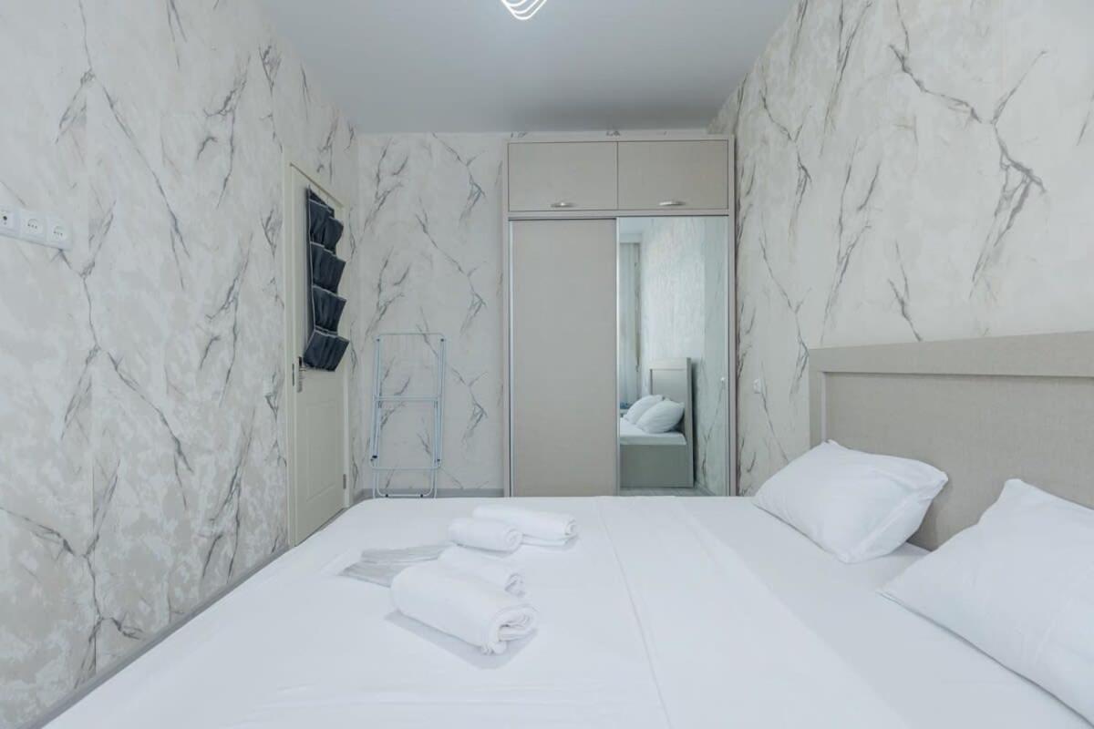 Cozy 1 BR Apartment In Center view 4