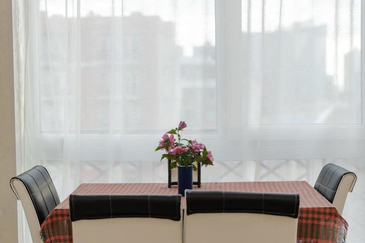 Cozy 1 BR Apartment In Center view 5