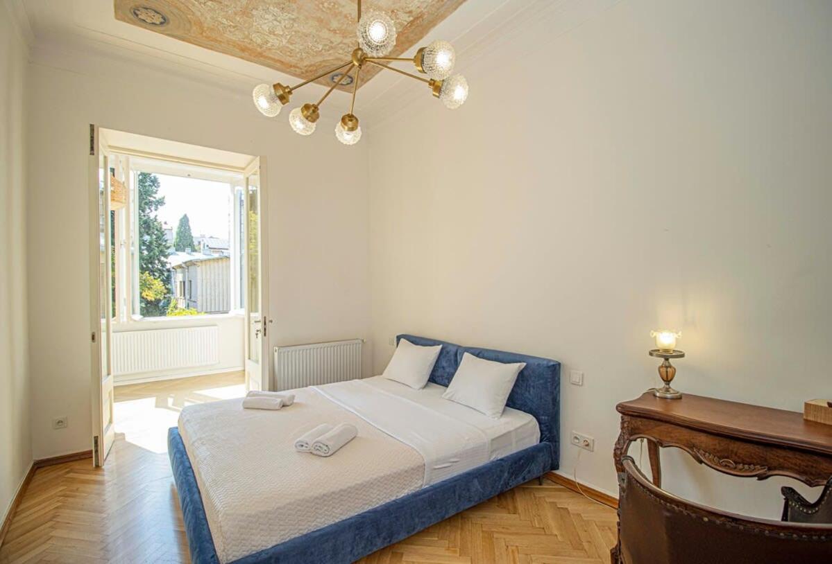 Cozy 2Br Apt on Marjanishvili Square - By Wehost view 2