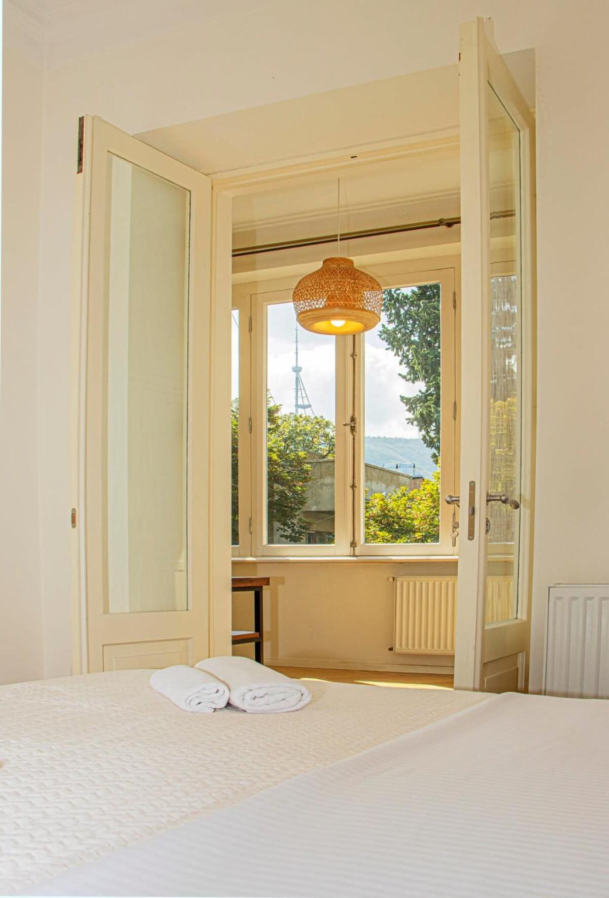 Cozy 2Br Apt on Marjanishvili Square - By Wehost view 4