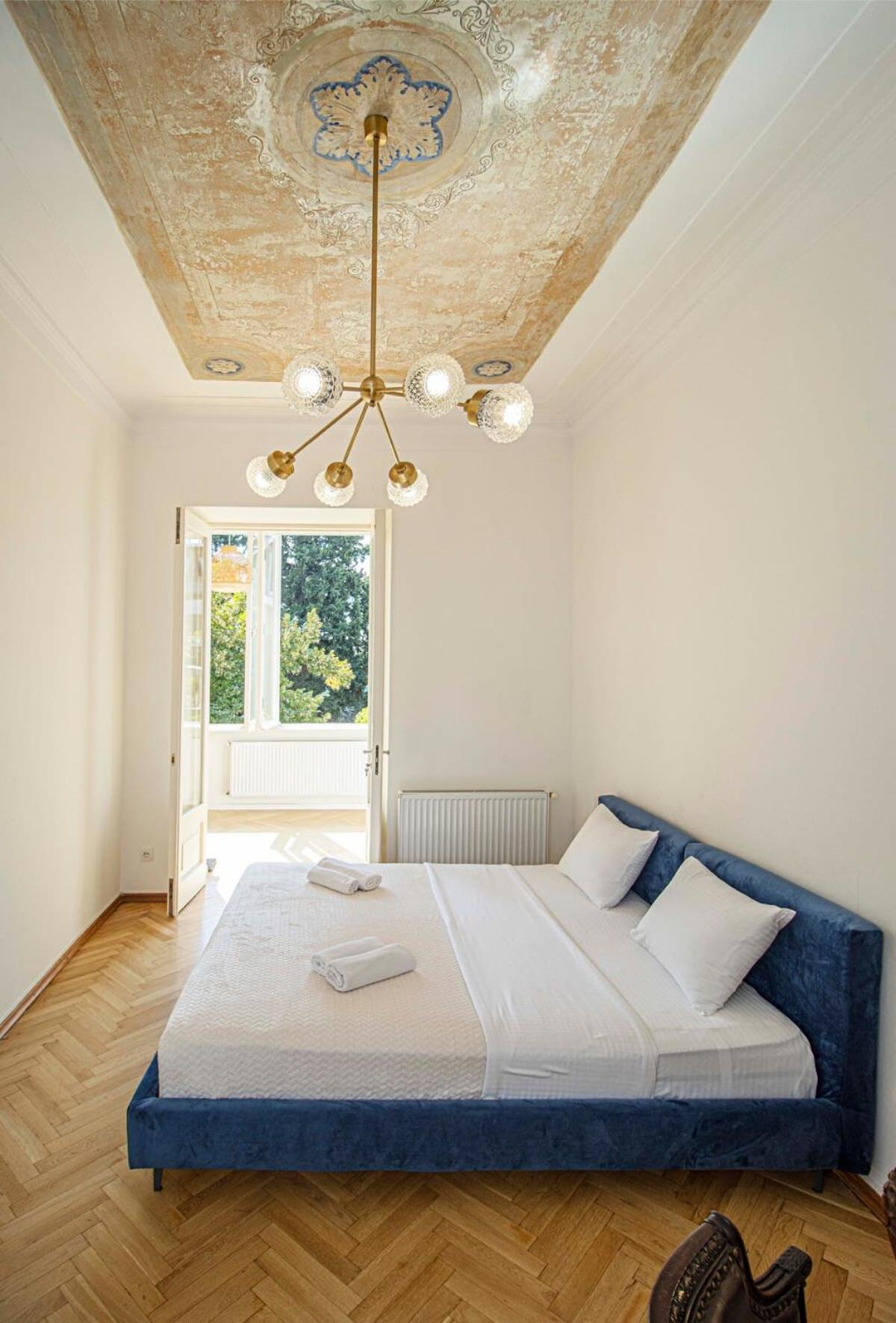 Cozy 2Br Apt on Marjanishvili Square - By Wehost view 5