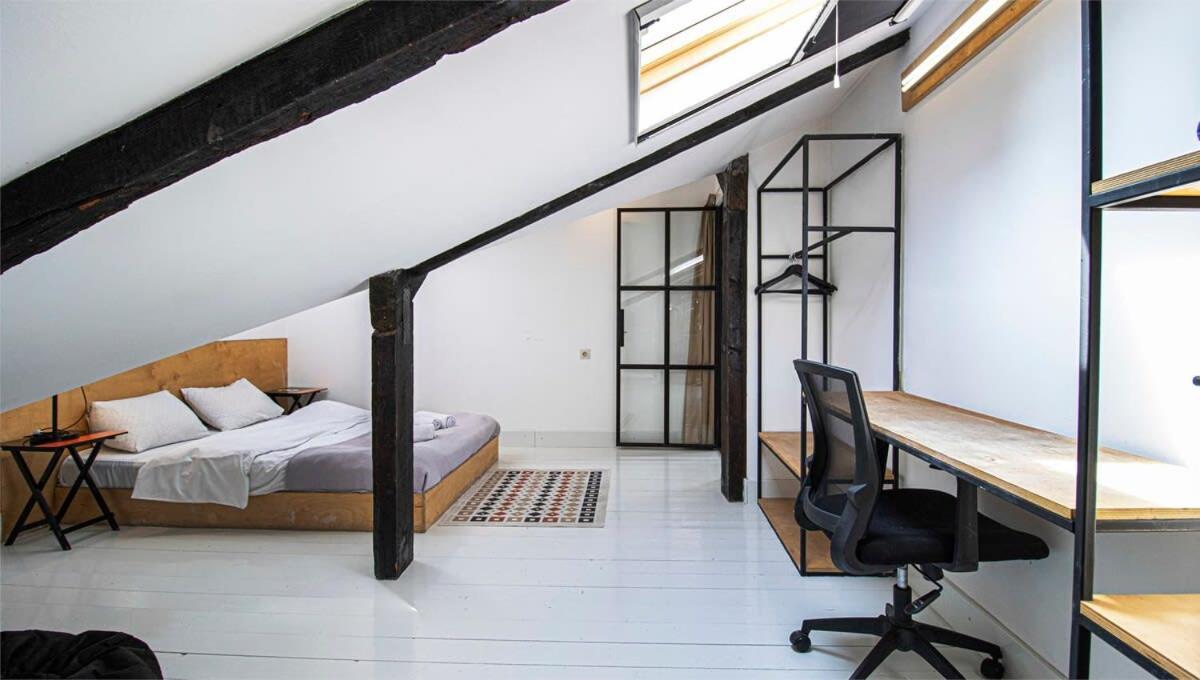 1BR Mezzanine Apt with Patio Charm for 6 - By Wehost view 2