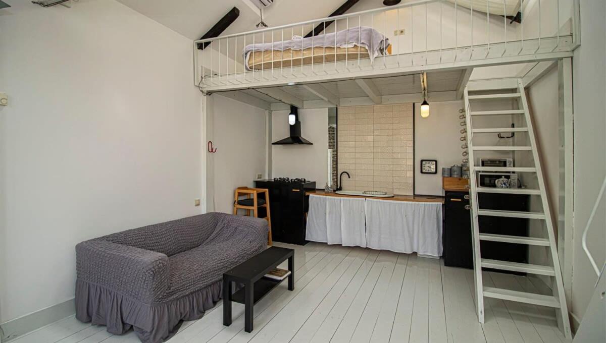 1BR Mezzanine Apt with Patio Charm for 6 - By Wehost view 3