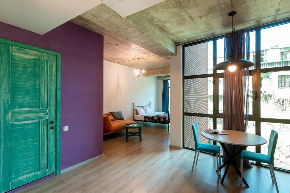 Bright & Stylish Studio In The Heart Of Tbilisi view 4