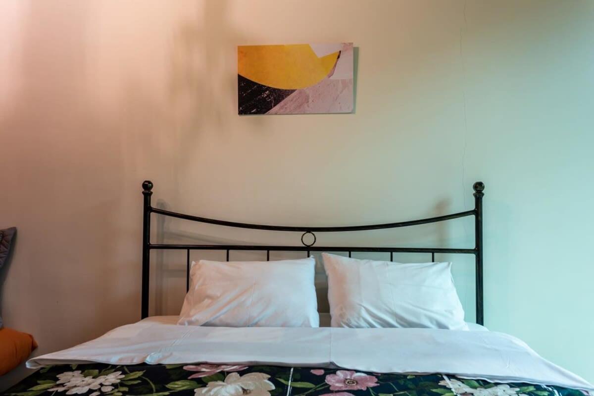 Bright & Stylish Studio In The Heart Of Tbilisi view 5