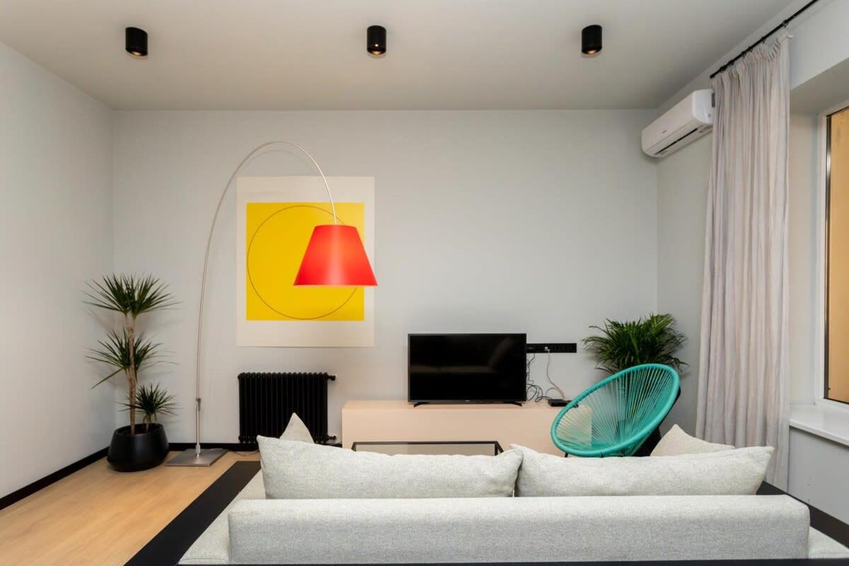 Newly Renovated Modern 2BR Apartment near Fabrika view 3
