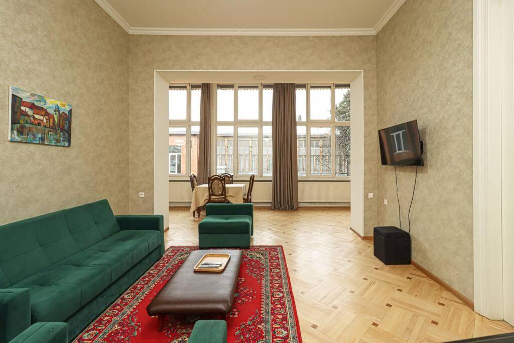 Spacious Apartment In The Center- By Wehost view 3
