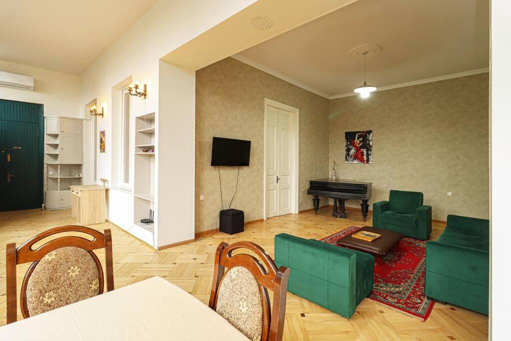 Spacious Apartment In The Center- By Wehost view 5