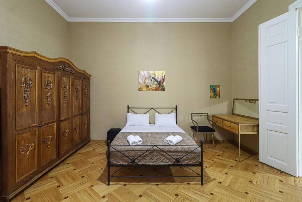 Spacious Apartment In The Center- By Wehost view 2