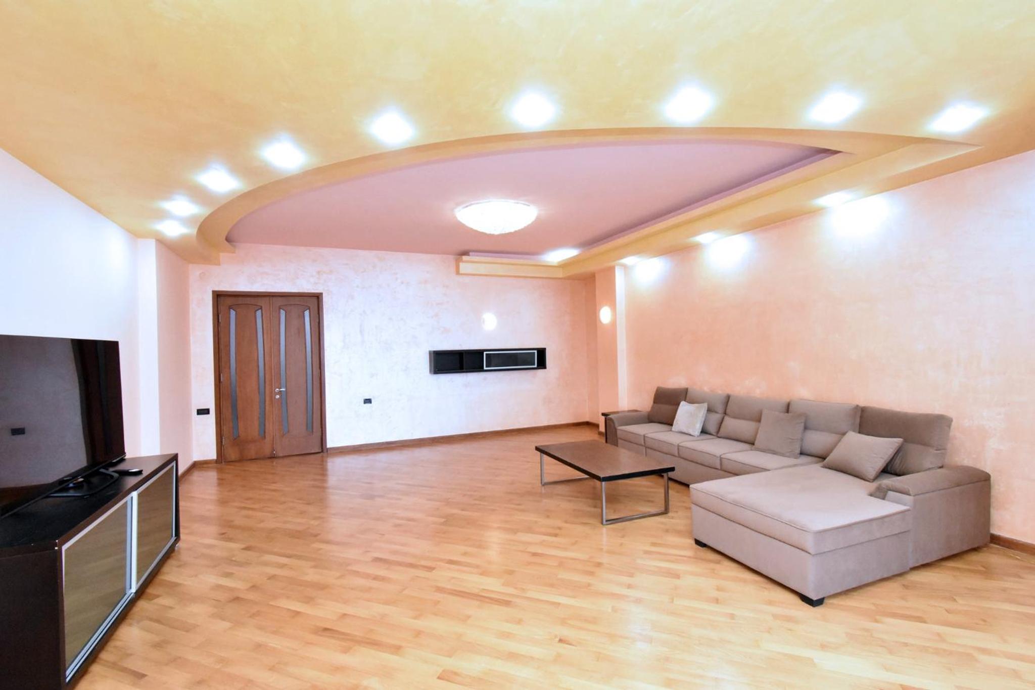 Amiryan street, 3 bedrooms Grand and Sunny apartmet AM2711