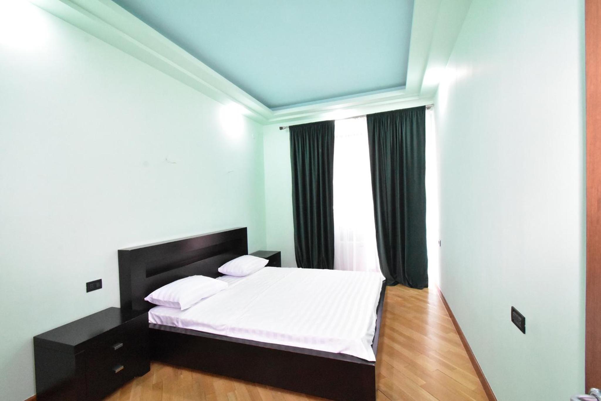Amiryan street, 3 bedrooms Grand and Sunny apartmet AM2711