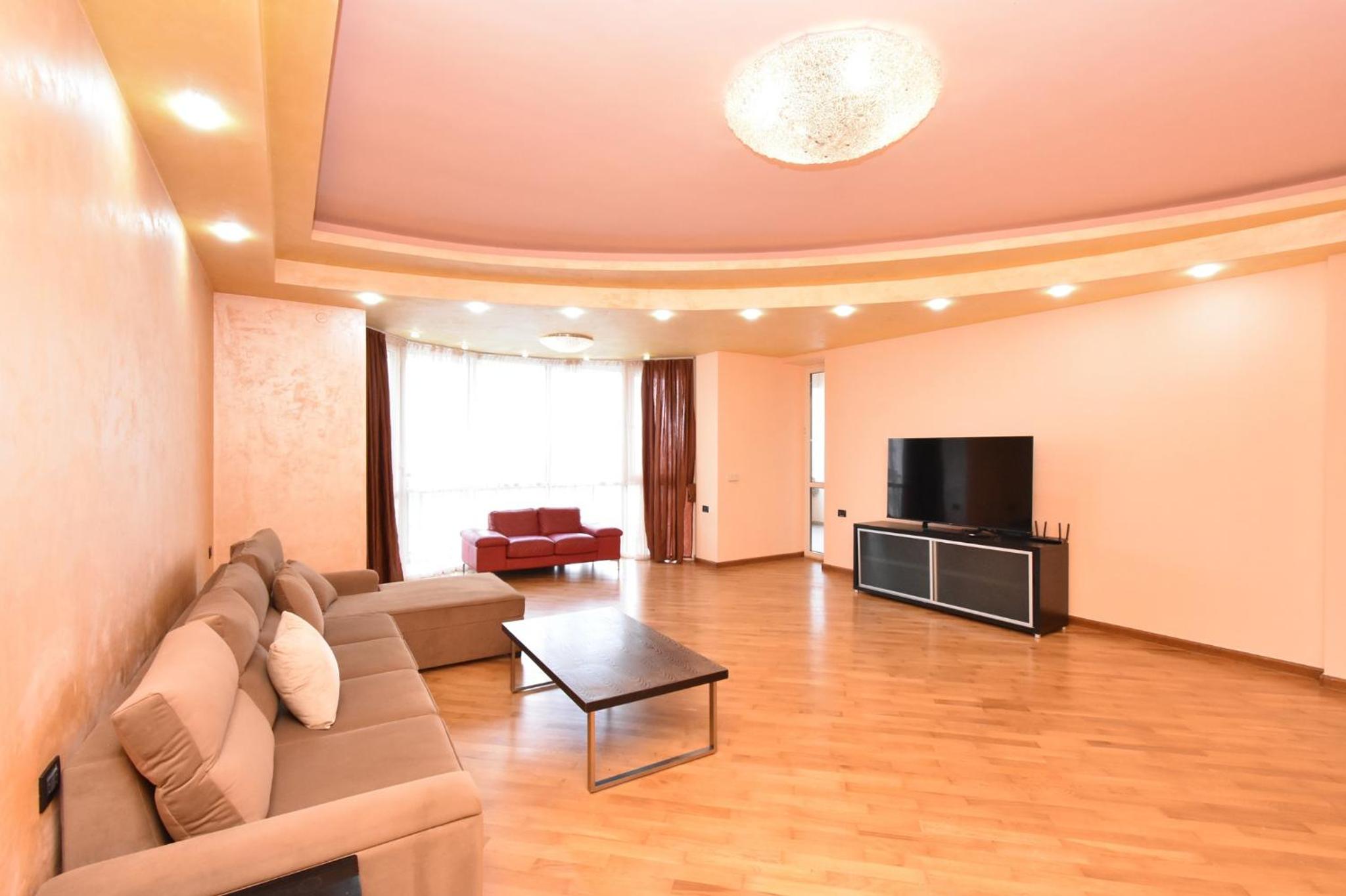 Amiryan street, 3 bedrooms Grand and Sunny apartmet AM2711